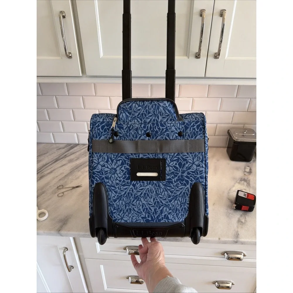 LL Bean Rolling Tote‎ Excellent Condition OLA007